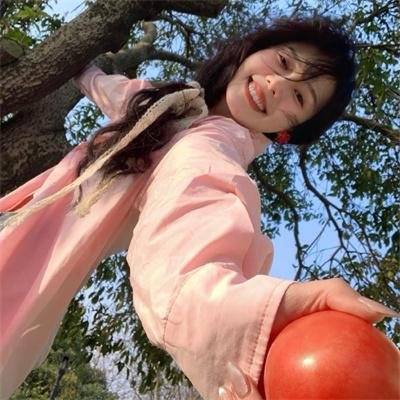 龙纹身的女孩